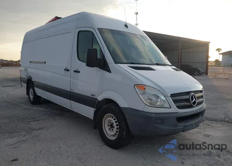 2011 Mercedes-Benz Sprinter 2500 High Roof из США, поврежденный, VIN WD3PE8CB4B5560308